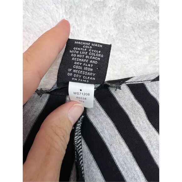 Willi Smith top women’s size small black gray stripe 3/4 sleeve asymmetric hem - Picture 7 of 7